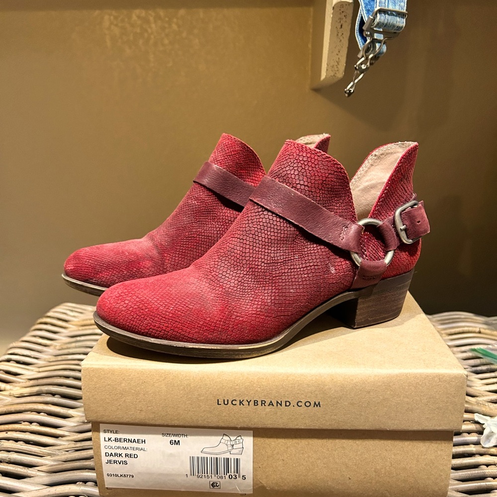 Worn only a couple of times
